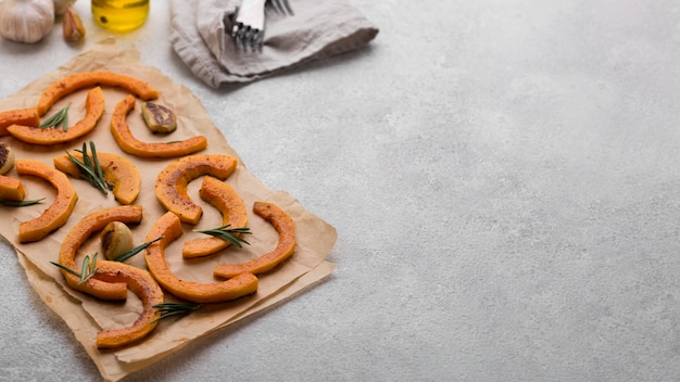 Disposizione cucinata zucca con lo spazio della copia