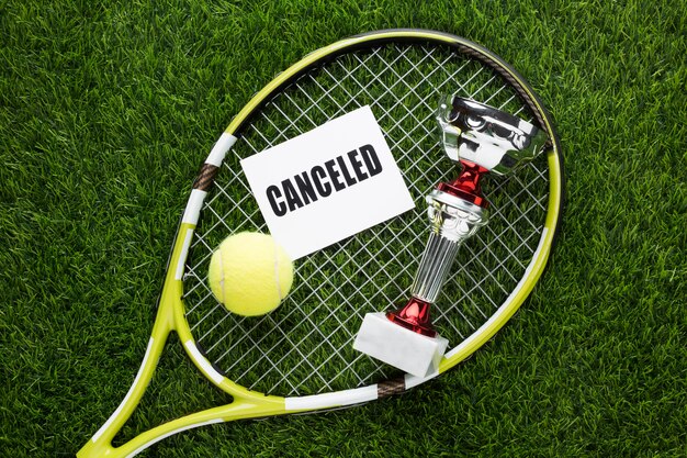 Disposizione degli elementi di tennis con il segno annullato