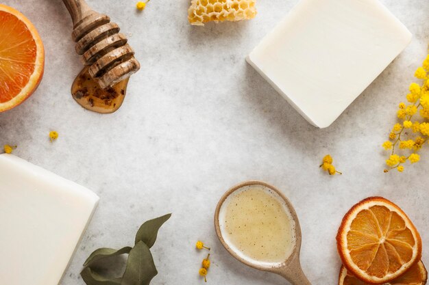 Disposizione degli ingredienti del sapone di vista dall'alto
