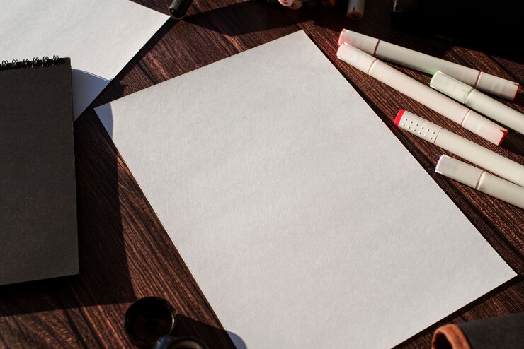 Foto gratuito disposizione degli strumenti degli illustratori natura morta