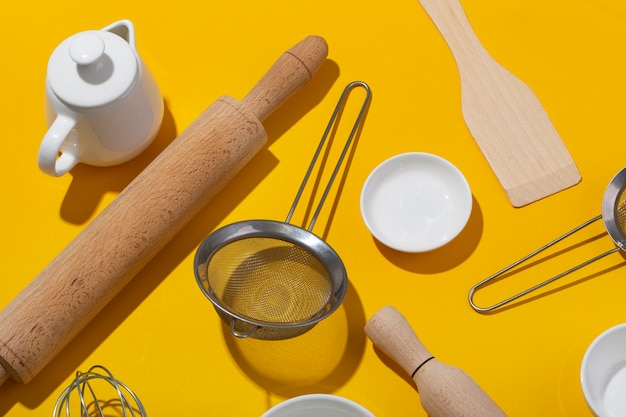 Disposizione degli utensili da cucina vista dall'alto