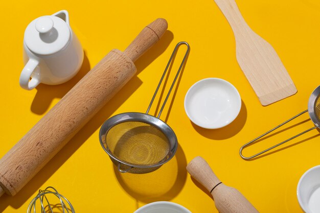 Disposizione degli utensili da cucina vista dall'alto