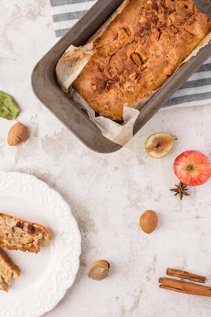 Disposizione del dessert al forno sopra la vista