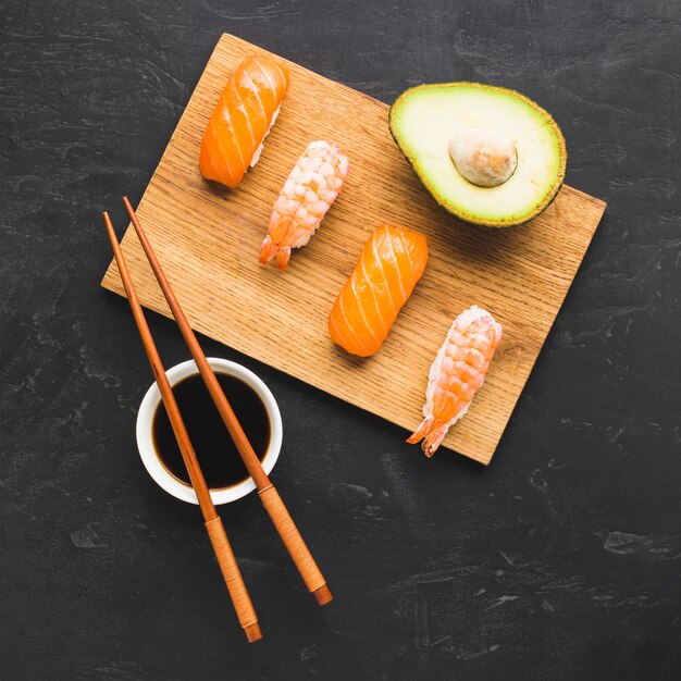 Disposizione del mix di sushi vista dall&#39;alto