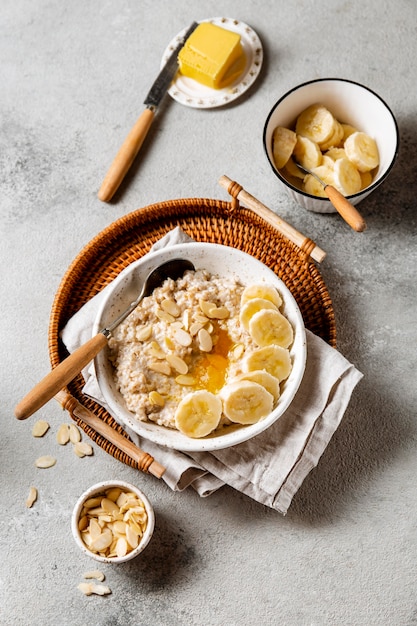 Disposizione del pasto colazione nutriente