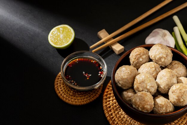 Disposizione del tradizionale bakso indonesiano