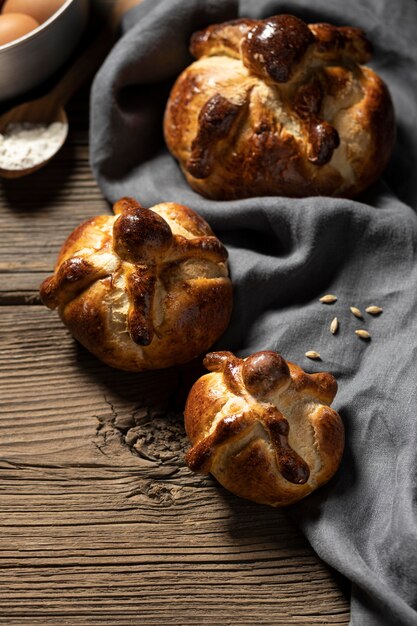 Disposizione del tradizionale pane dei morti