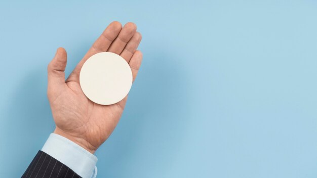 Disposizione della carta rotonda vuota