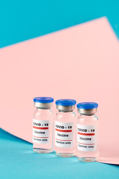 Disposizione delle fiale del vaccino contro il coronavirus