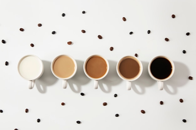 Disposizione di diversi gusti di caffè vista dall'alto