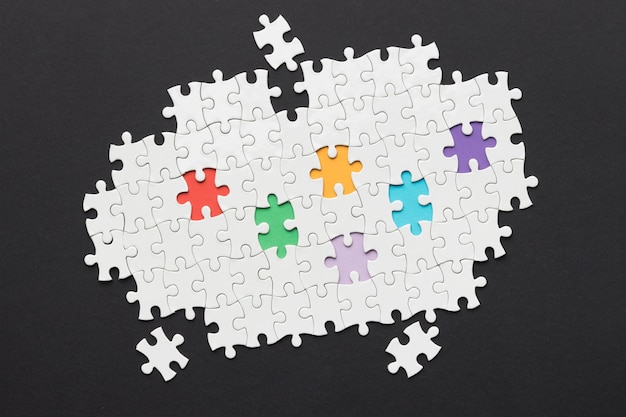 Disposizione di diversità con diversi pezzi di puzzle