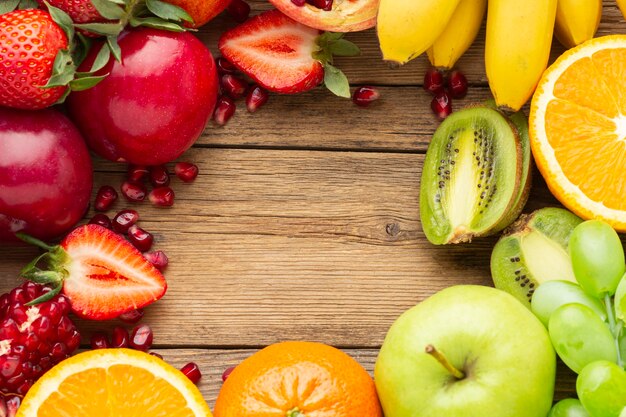 Disposizione di frutta fresca con copia spazio