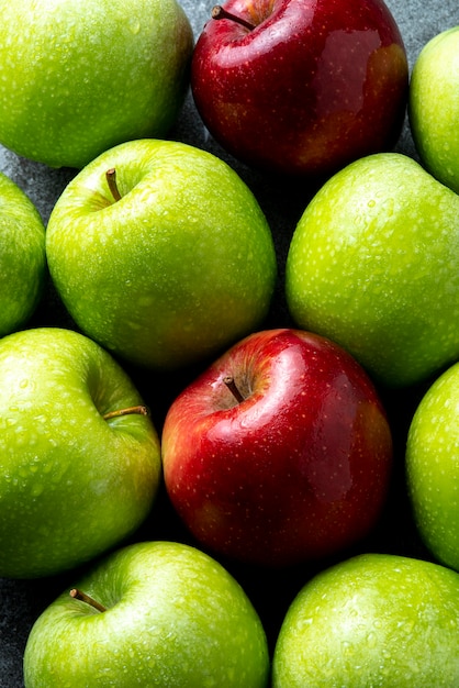 Disposizione di mele fresche vista dall'alto