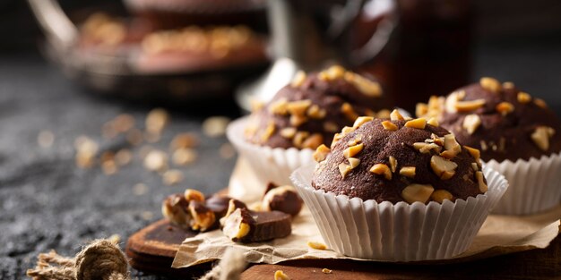 Disposizione di panetteria dolce vista frontale con spazio di copia