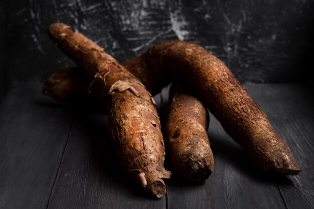 Disposizione di radici di manioca nutrienti