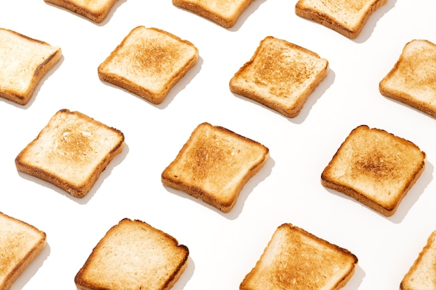 Disposizione di toast deliziosi ad alto angolo