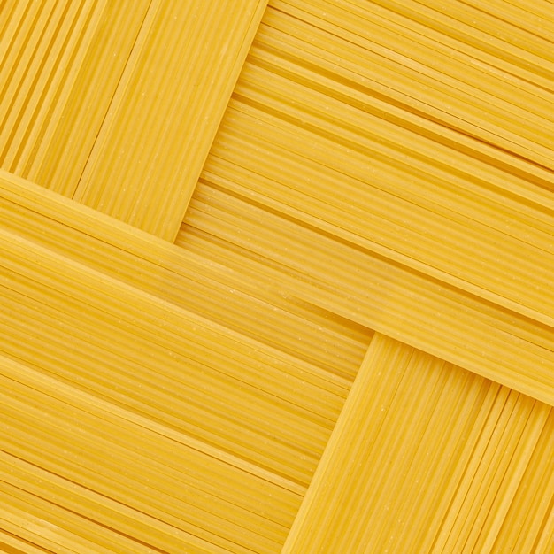 Disposizione geometrica di spaghetti crudi