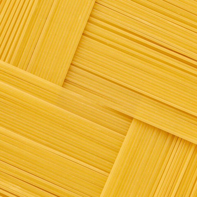 Disposizione geometrica di spaghetti crudi