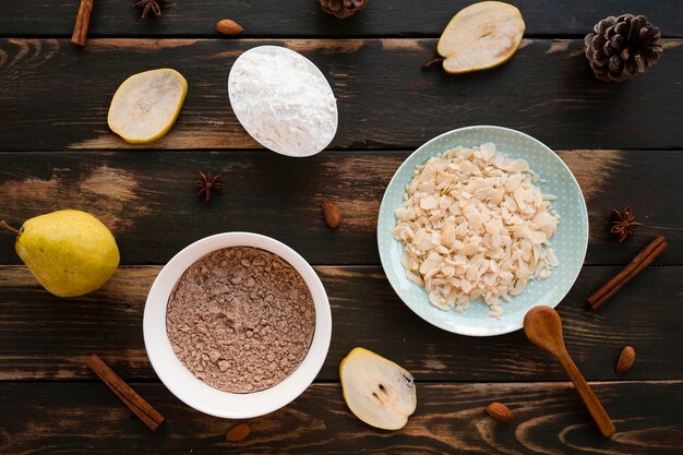 Disposizione piana degli ingredienti della torta