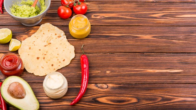 Disposizione piana di alimento messicano con copyspace