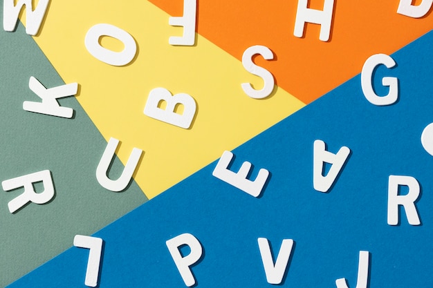 Disposizione piatta delle lettere dell'alfabeto per la giornata dell'istruzione