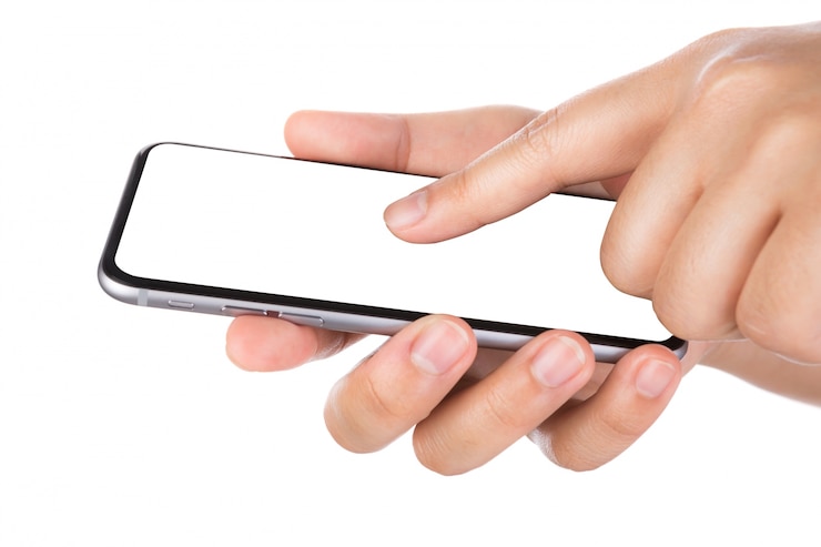 Foto gratuito dito indice che tocca schermo di uno smartphone