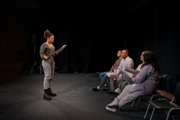 Diversi momenti della lezione di teatro