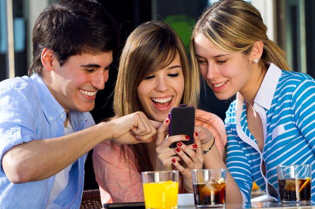 divertimento cellulare ridere telefono Connettività