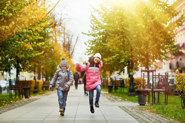 Divertimento sulla strada per la scuola