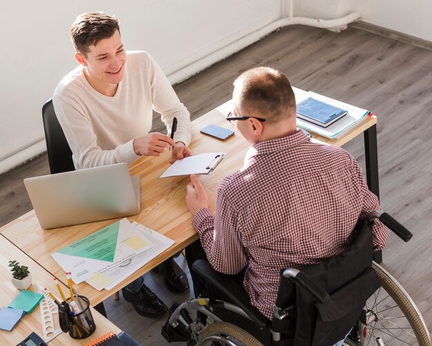 Documenti di riempimento per lavoratori disabili per contratto