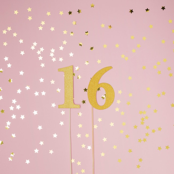 Foto gratuito dolce 16 ° compleanno con sfondo rosa