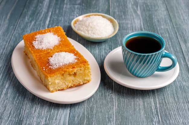 Dolce turco fatto in casa torta di semolino.