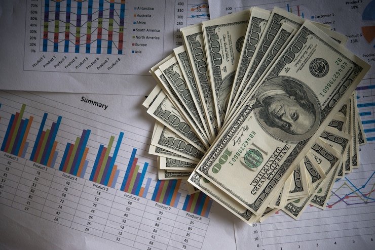 Foto gratuito dollaro billie con grafico aziendale