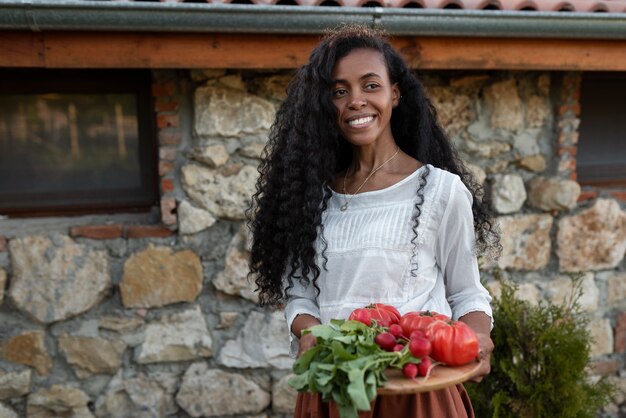 Donna che trascorre del tempo nella natura