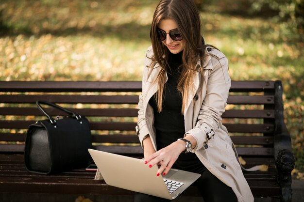 Donna con il computer