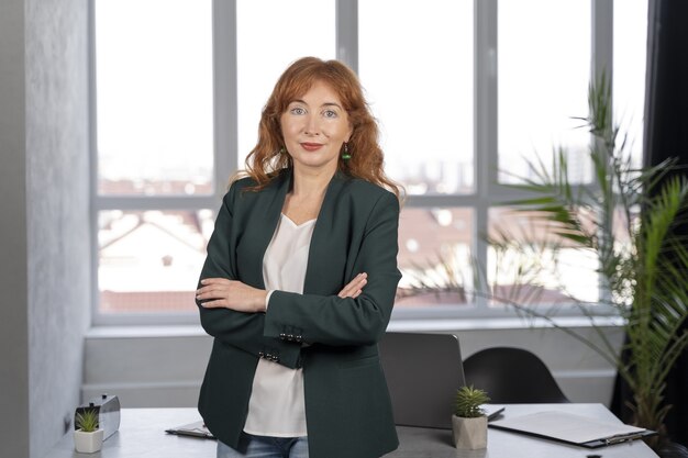 Donna d'affari al lavoro