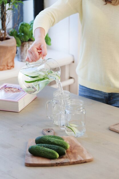 Donna in cucina