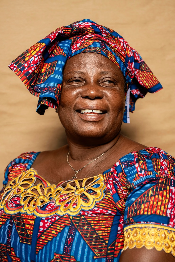 Foto gratuito donna senior africana