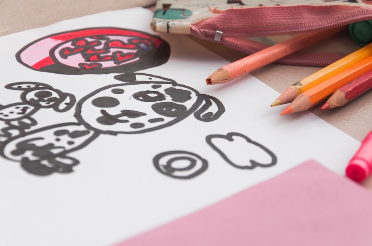 Foto gratuito doodles e matite di primo piano