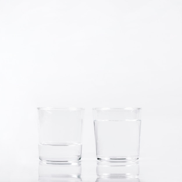 Due bicchieri d&#39;acqua