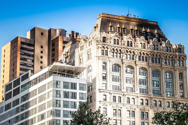 Edifici alti, moderni e vecchi a New York, USA