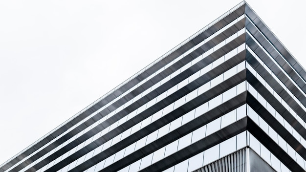 Edifici per uffici moderni grattacieli di vista bassa
