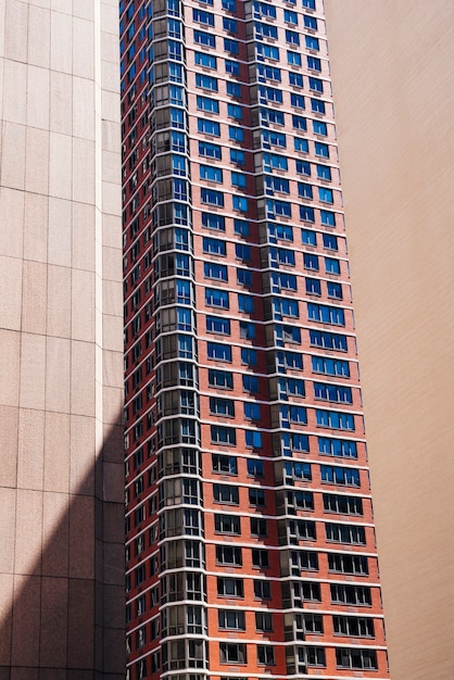 Edificio a più piani in città