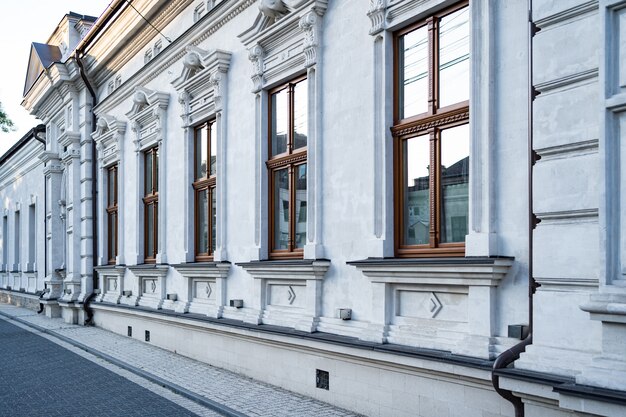 Edificio con facciata classica architettura d'epoca.