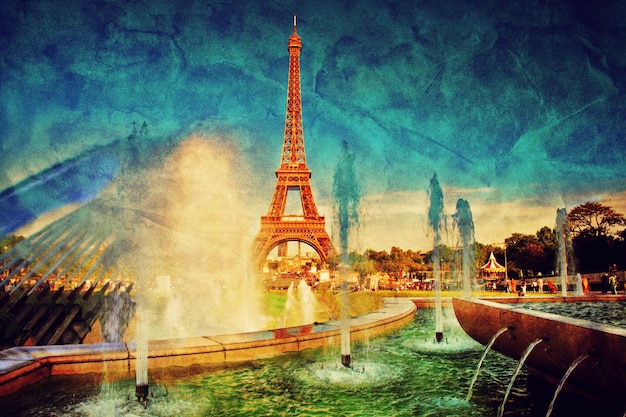 Eiffel Towerview attraverso una fonte