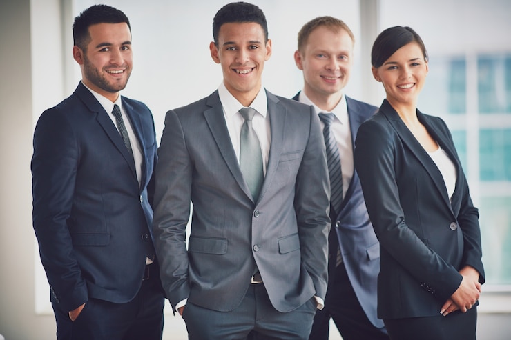 Foto gratuito elegante businesspeope in ufficio