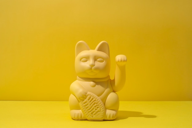 Elegante statua di maneki neko