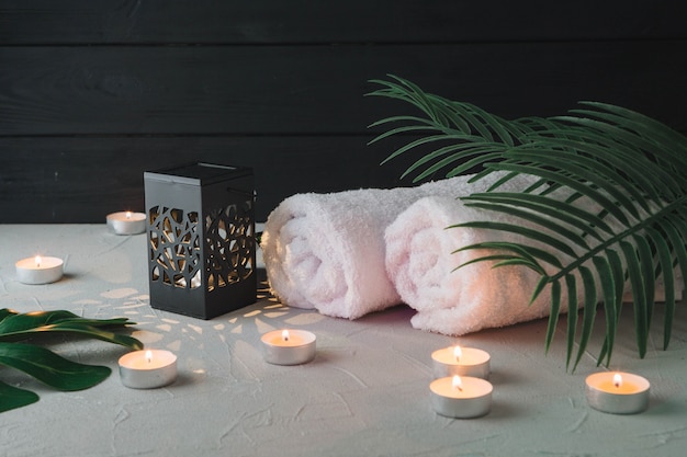 Elementi naturali per spa con candele