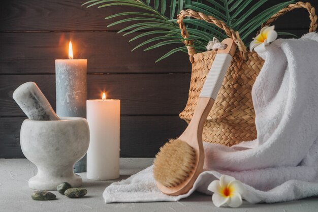 Elementi naturali per spa con candele