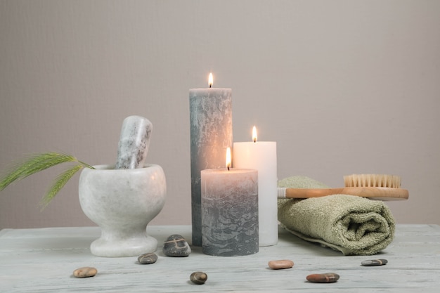 Elementi naturali per spa con candele